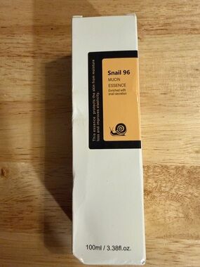 Snail 96 Mucin Essence Moisturizer - White & Peach